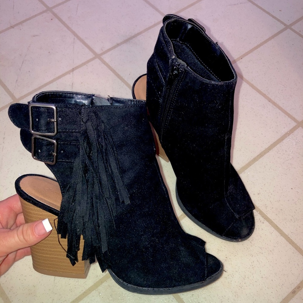 Size 7 Black & Tan Suede Fringed Booties